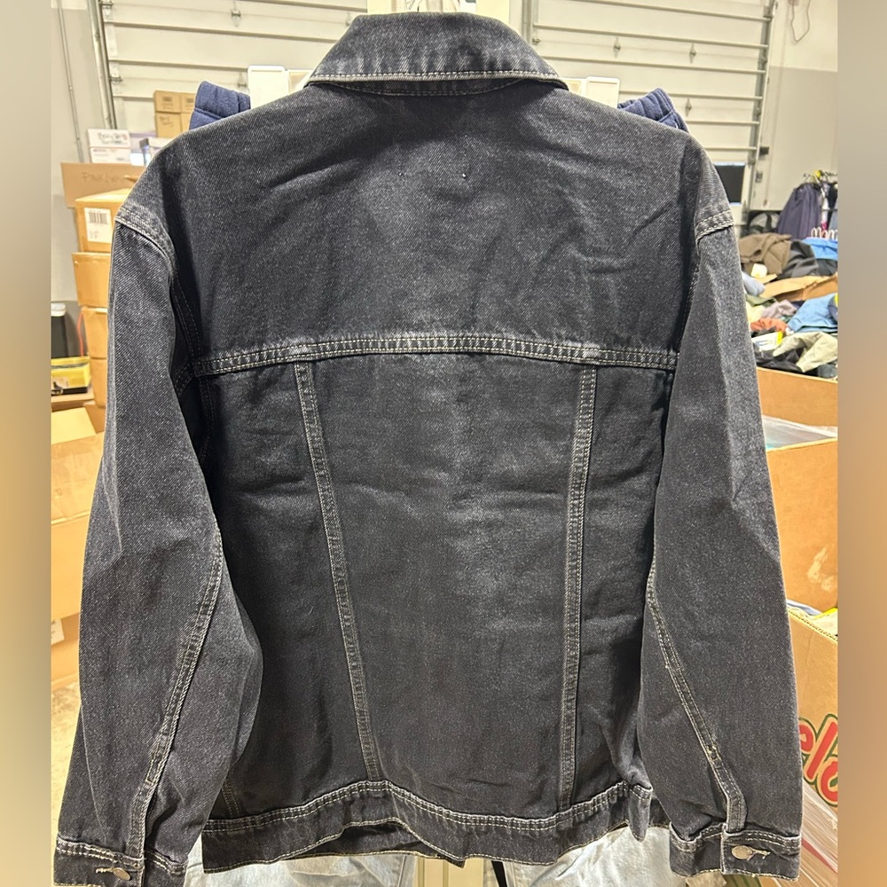 New Universal Thread Women's Washed Black Denim Jacket Size Small NWT - Picture 3 of 4